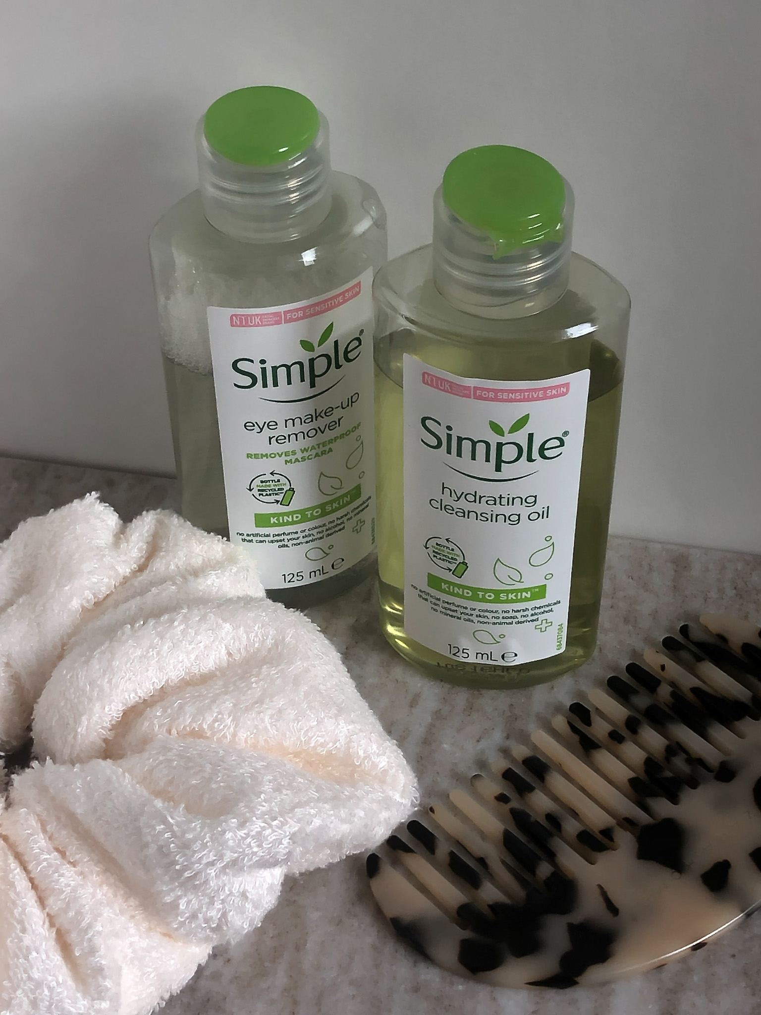 Simple Hydrating Cleansing Oil Eye Makeup Remover Recenzija